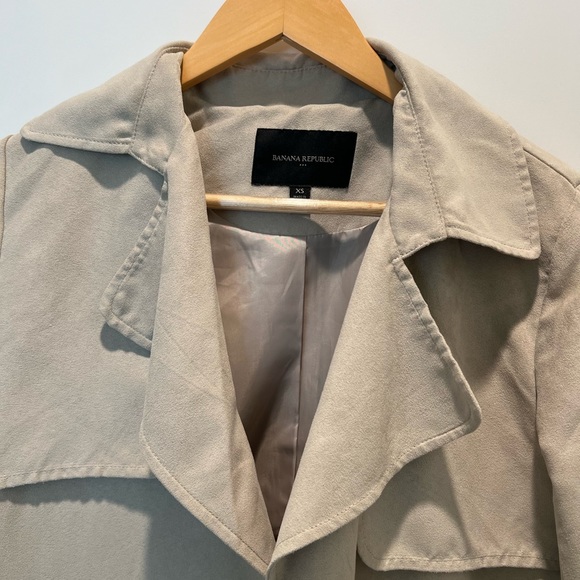 Banana Republic Beige Coat with belt - Picture 2 of 4